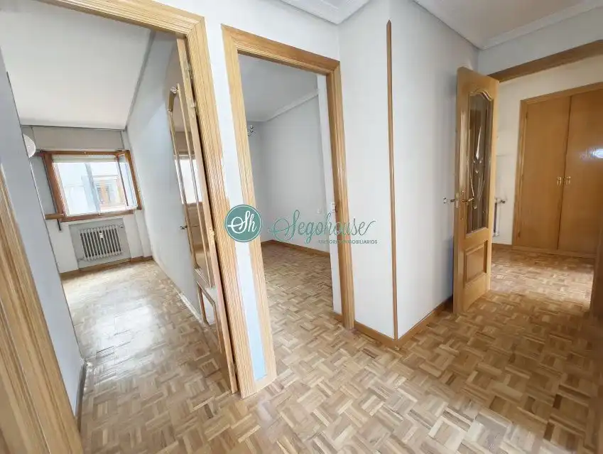 Piso en venta en Segovia con Calefacción, Parquet y Trastero