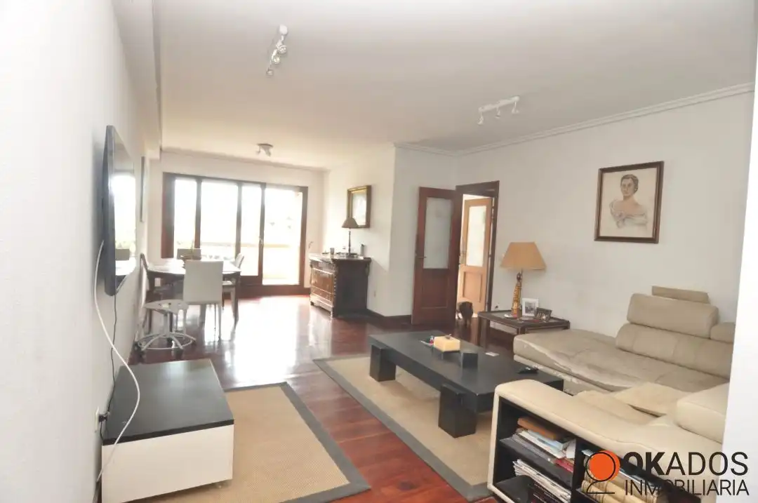 Sala d'estar de Pis en venda en Donostia - San Sebastián  amb Calefacció, Terrassa i Traster