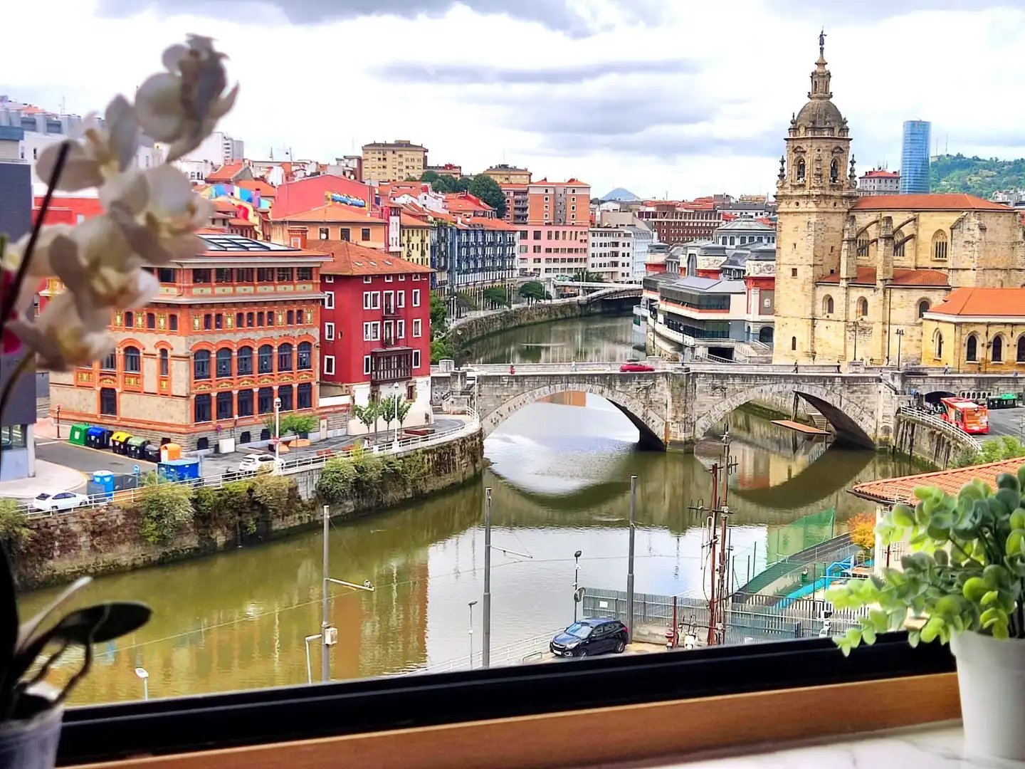 Vista exterior de Piso en venta en Bilbao  con Calefacción
