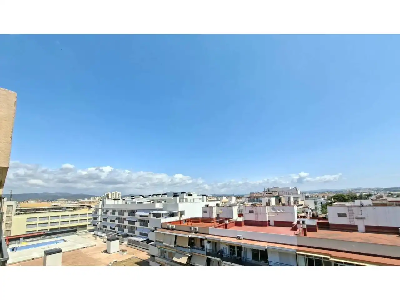 Vista exterior de Ático en venta en Vilanova i la Geltrú con Aire acondicionado, Calefacción y Parquet