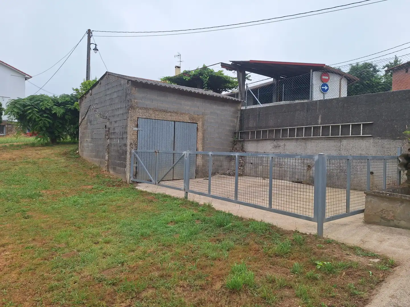 Vista exterior de Casa adosada en venta en Abegondo con Trastero