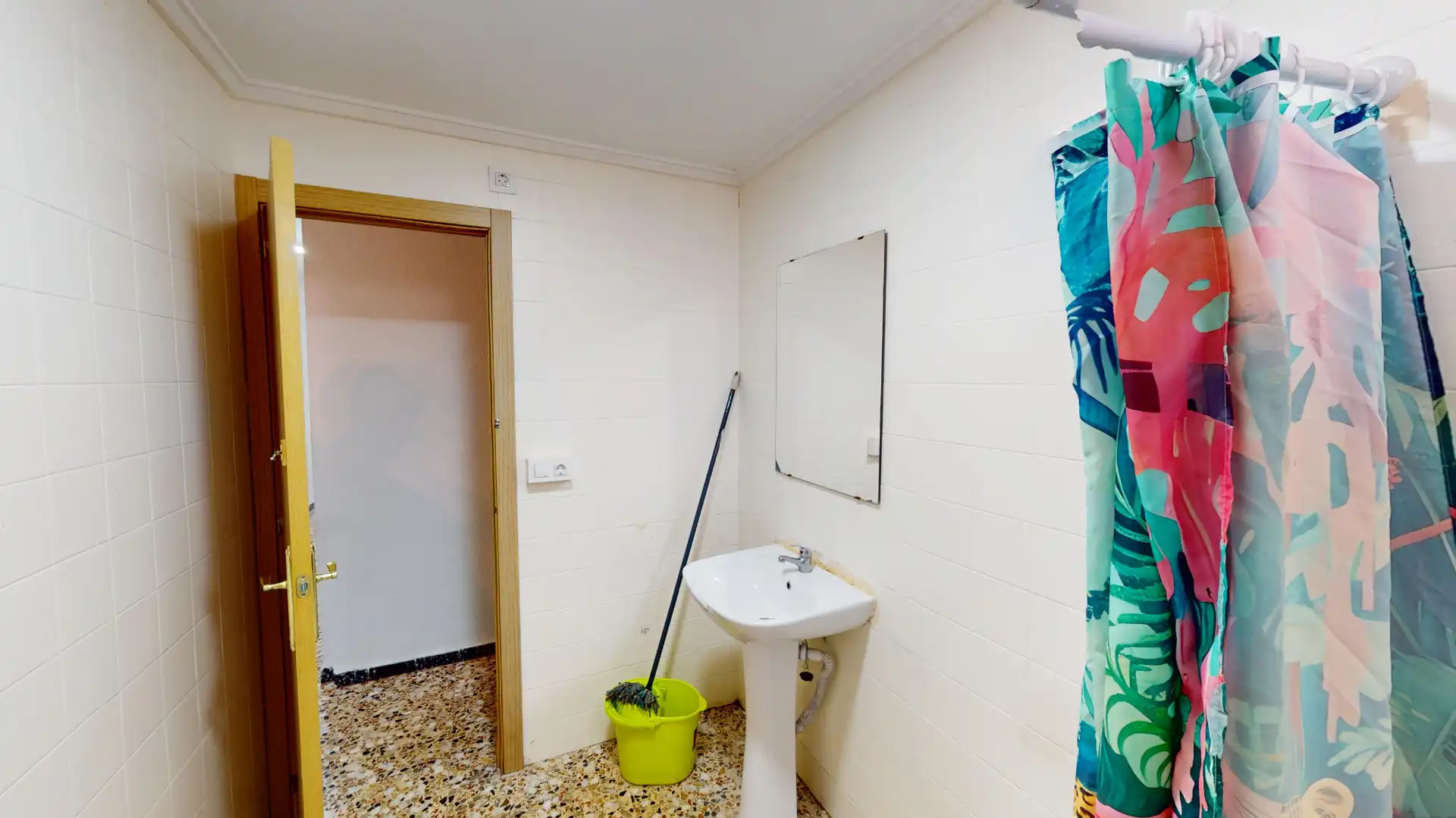 Baño de Piso en venta en Elche / Elx con Amueblado, Horno y Lavadora