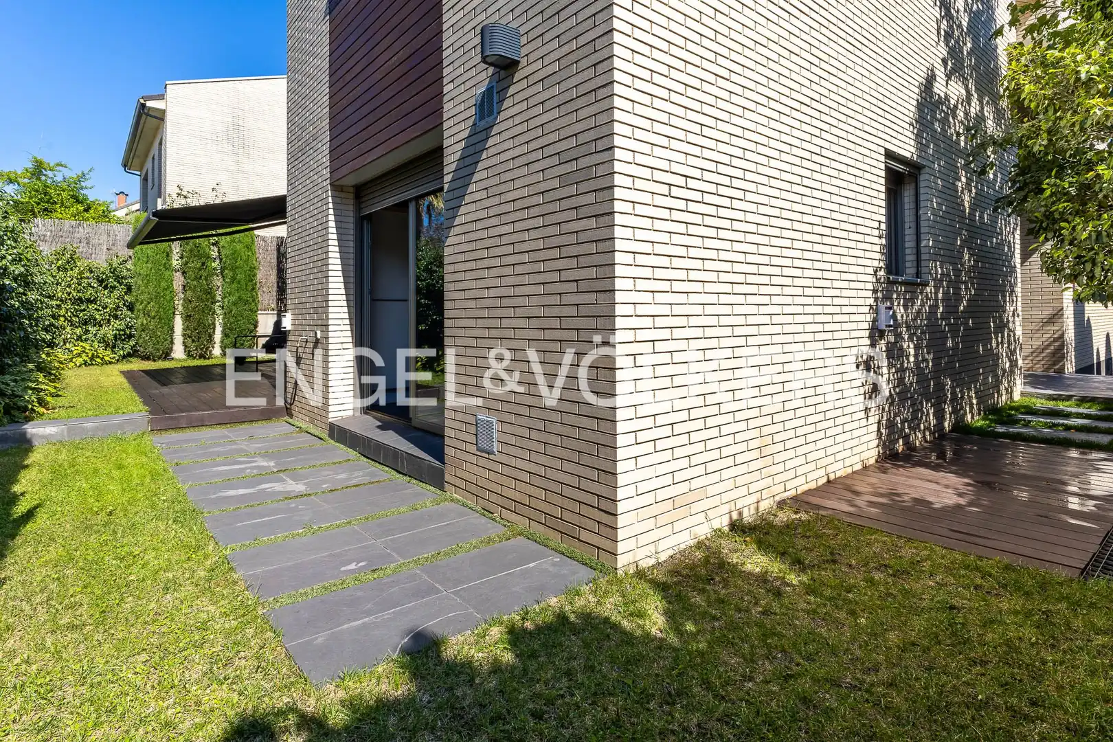 Vista exterior de Casa o xalet en venda en Vilassar de Dalt amb Aire condicionat, Calefacció i Jardí privat