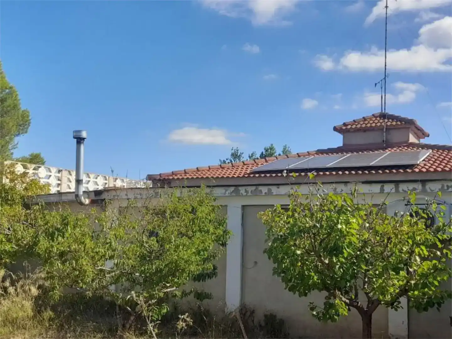 Exterior view of Flat for sale in Llombai  with Air Conditioner, Private garden and Storage room