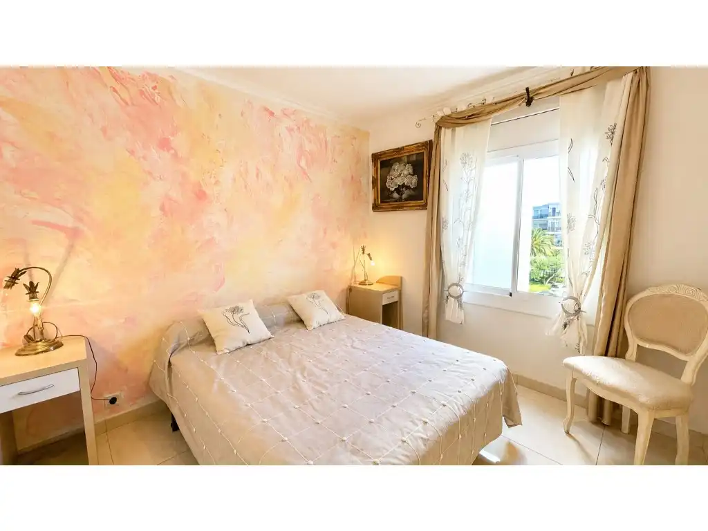 Schlafzimmer von Wohnung zum Verkauf in Roses