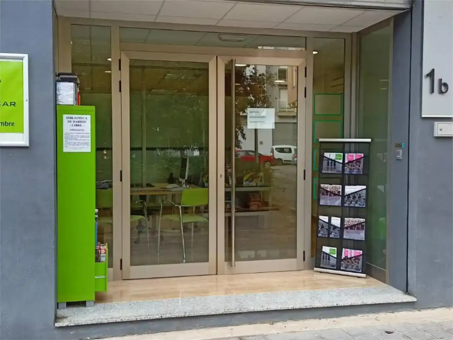 Commercial properties for rent in Carrer de Jaume Roig, 1, Parque de la Bombilla
