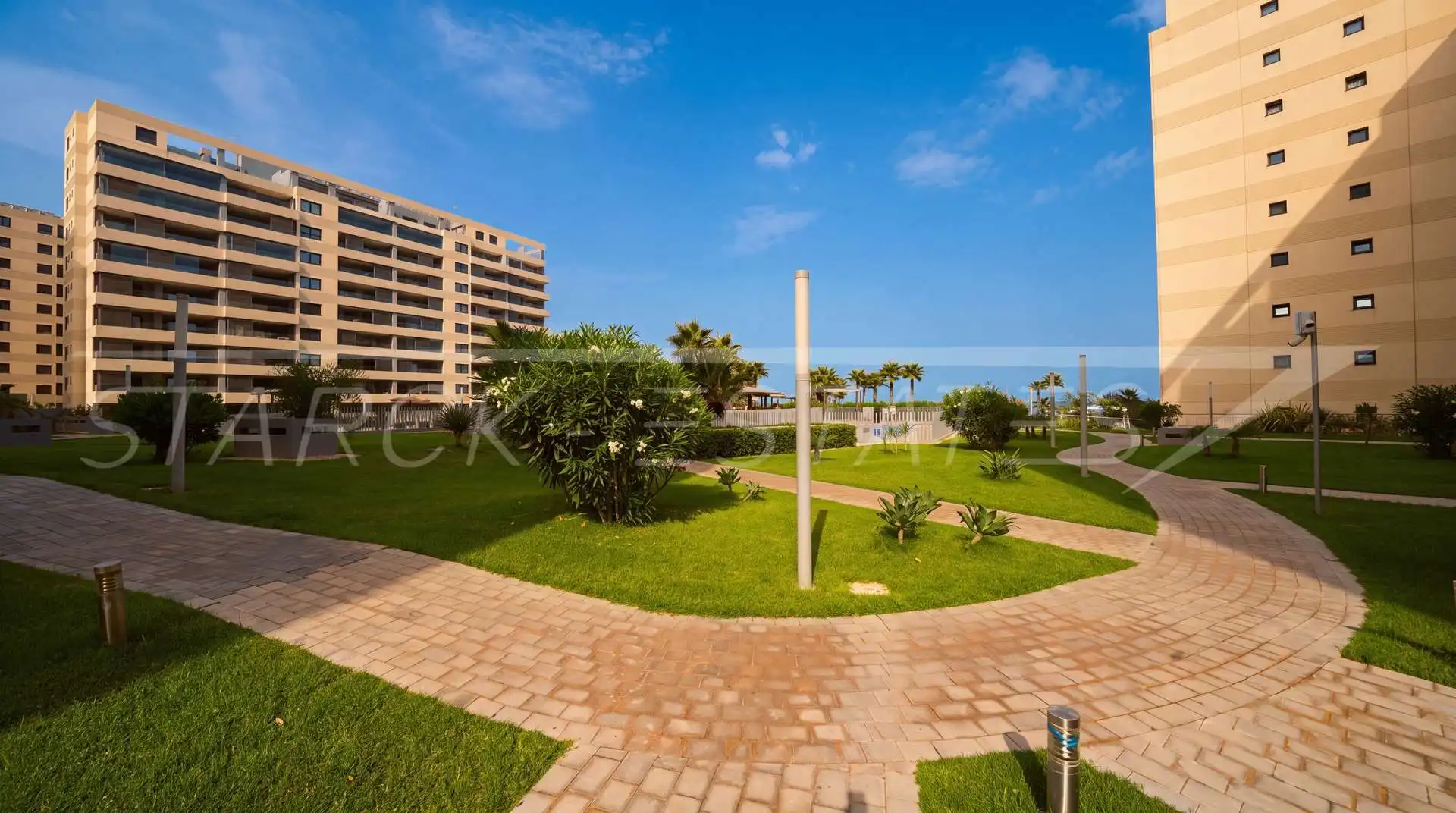 Vista exterior de Apartament en venda en Orihuela amb Aire condicionat, Jardí privat i Piscina