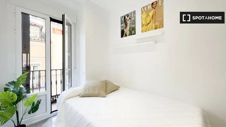 Room in Universidad - Malasaña