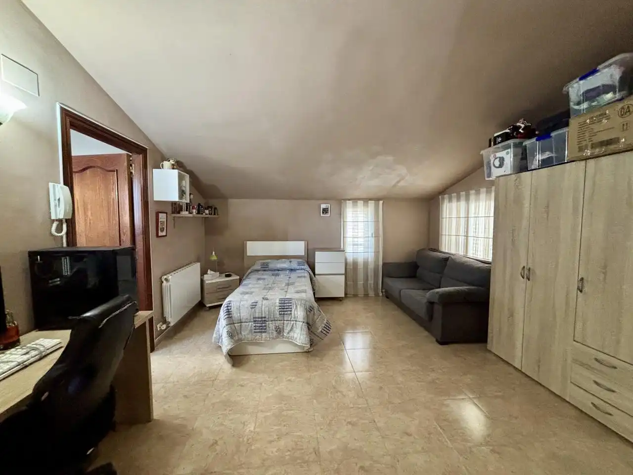 Habitación de Casa adosada en venta en Valls con Aire acondicionado, Calefacción y Jardín privado