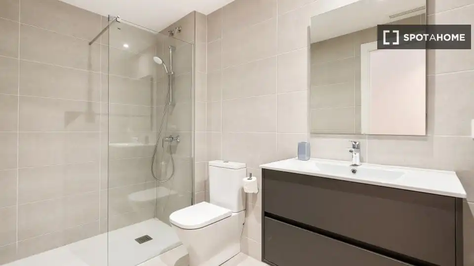 Baño de Apartamento para compartir en Barcelona con Aire acondicionado, Terraza y Amueblado