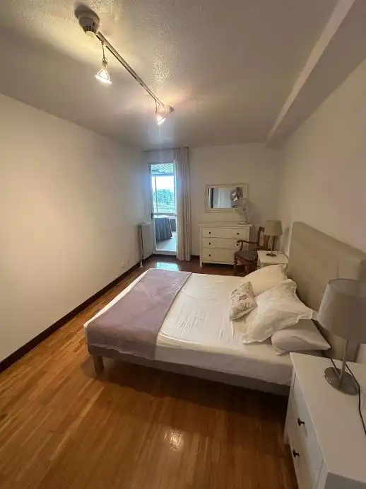 Habitación de Piso de alquiler en  Pamplona / Iruña con Calefacción, Parquet y Terraza