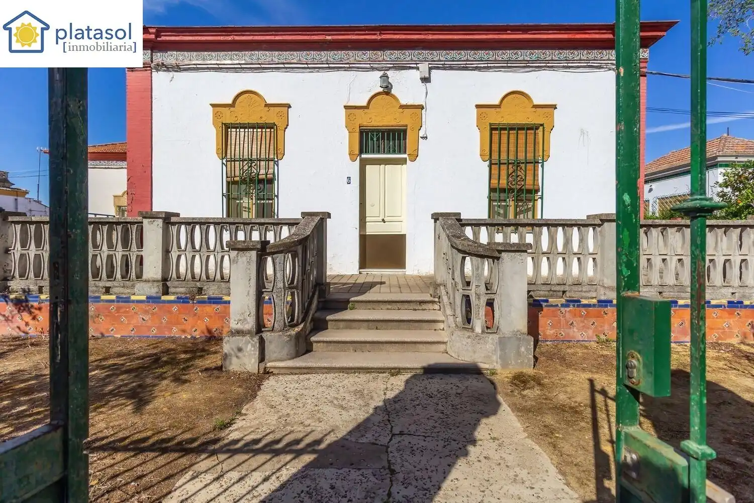 Chalet con piscina en venta en Calle JUAN GOMEZ TORGA