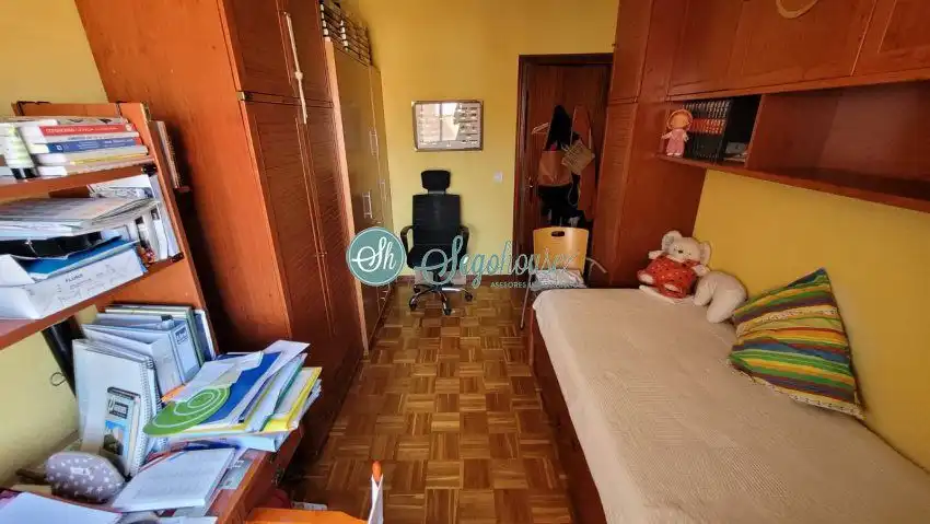 Bedroom of Flat for sale in Segovia  with Heating, Parquet flooring and Terrace