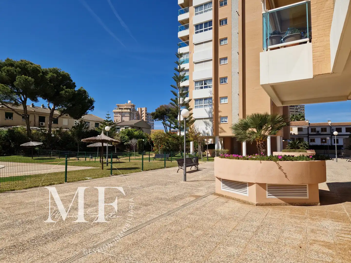 Außenansicht von Wohnung zum Verkauf in Alicante / Alacant mit Klimaanlage, Heizung und Terrasse