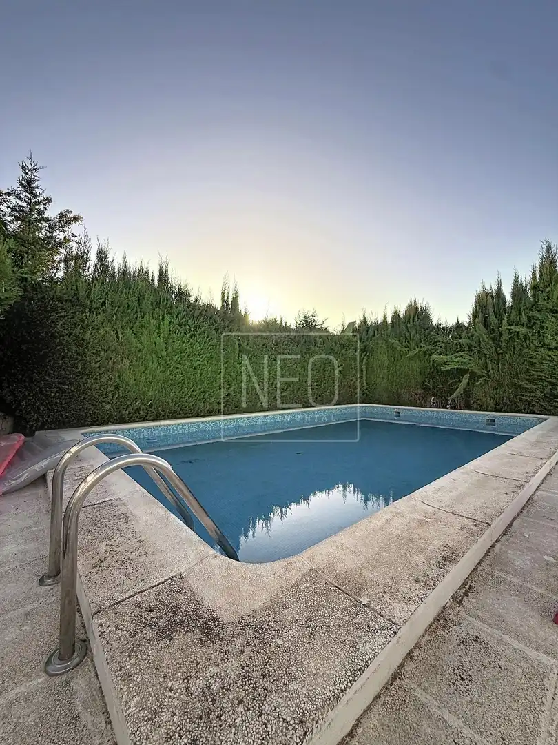 Piscina de Casa adosada en venda en La Zubia amb Aire condicionat, Calefacció i Jardí privat