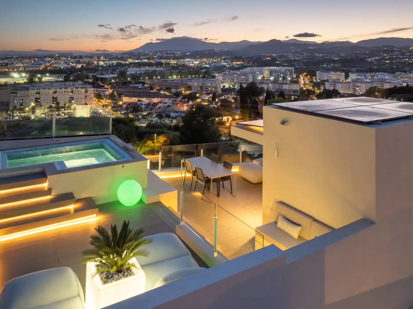 Casa amb piscina en venda a Nueva Andalucía, imagen 5