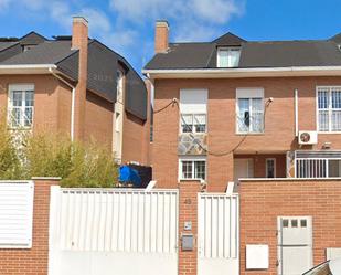 Exterior view of Single-family semi-detached for sale in Parla  with Private garden and Terrace