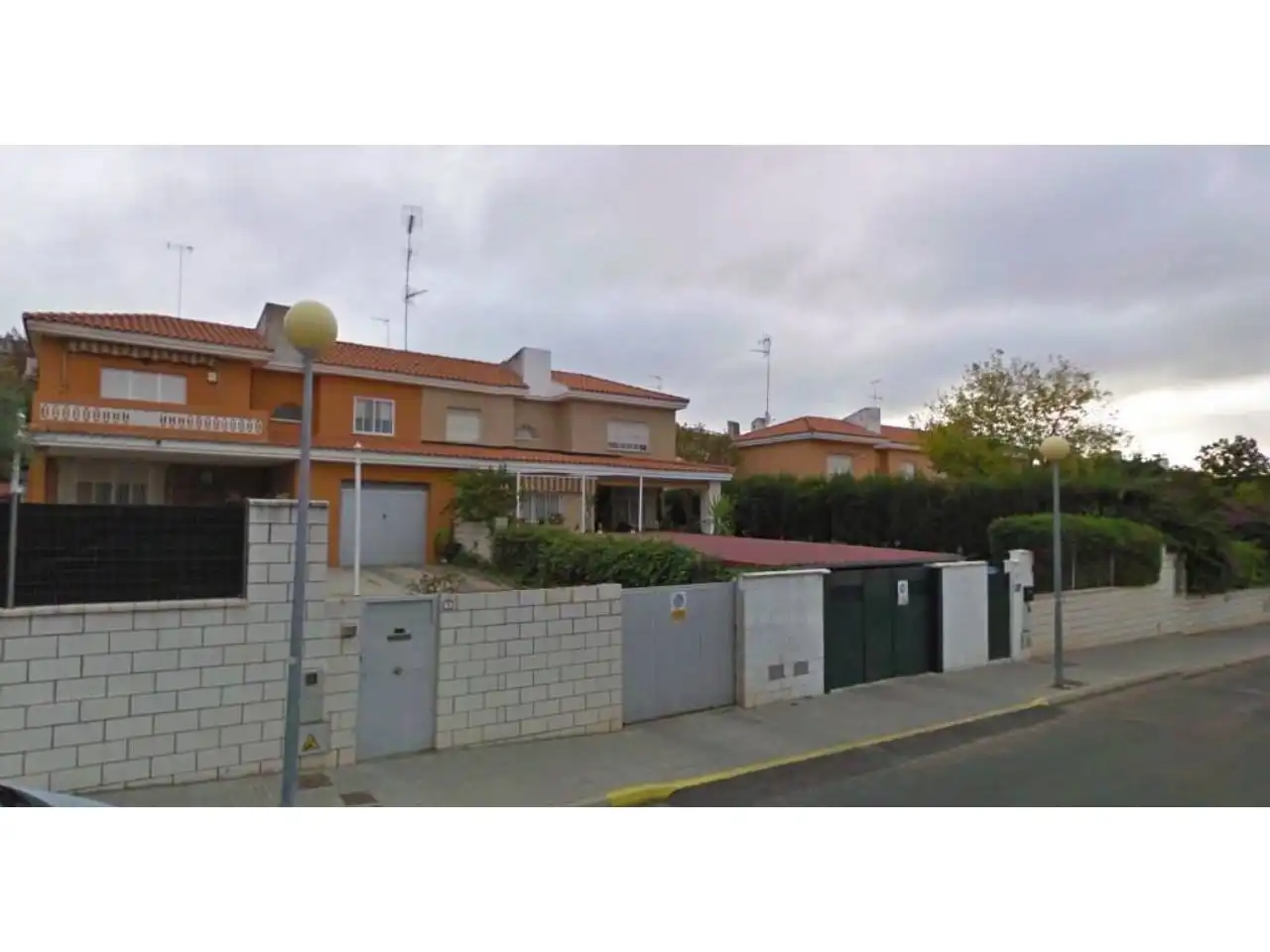 Vista exterior de Casa adosada en venta en Carretera de Sevilla - Los Montitos