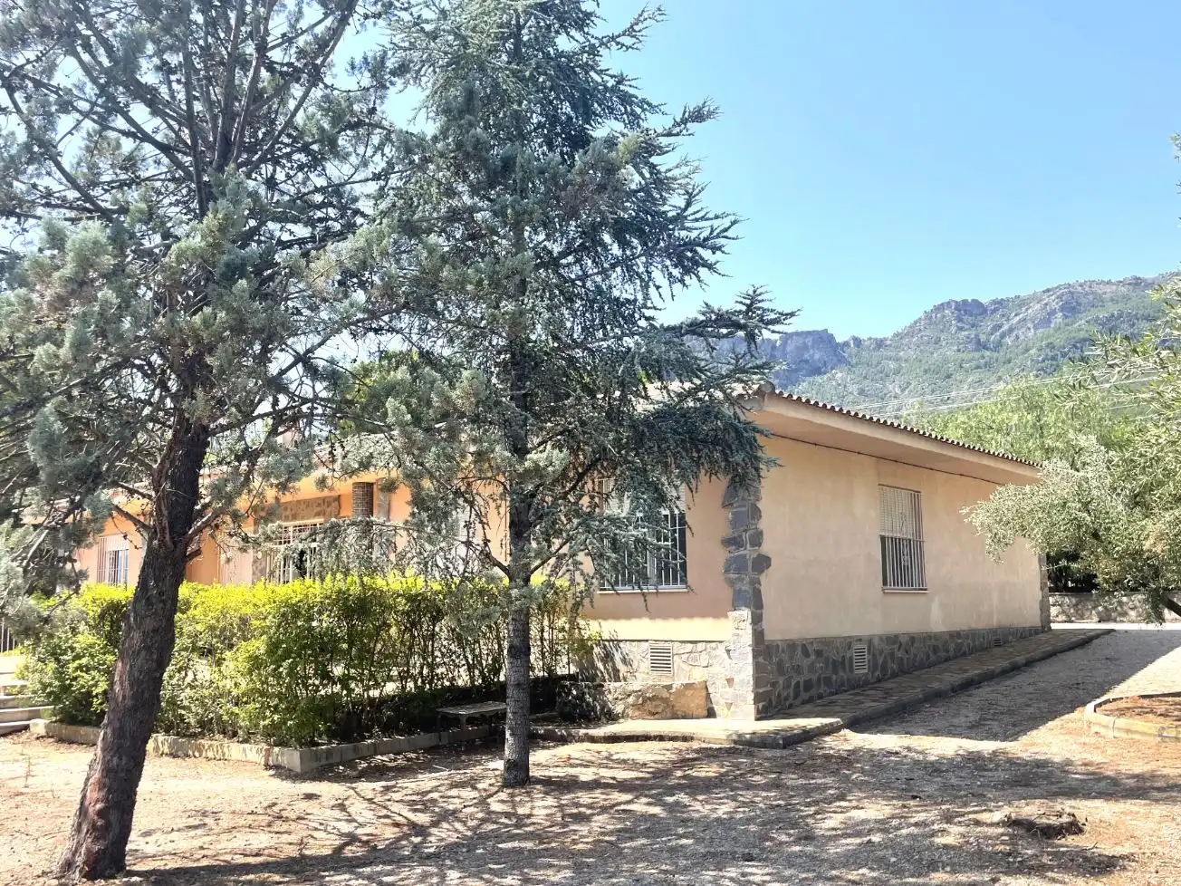 Vista exterior de Casa o xalet en venda en Cocentaina amb Aire condicionat, Terrassa i Piscina