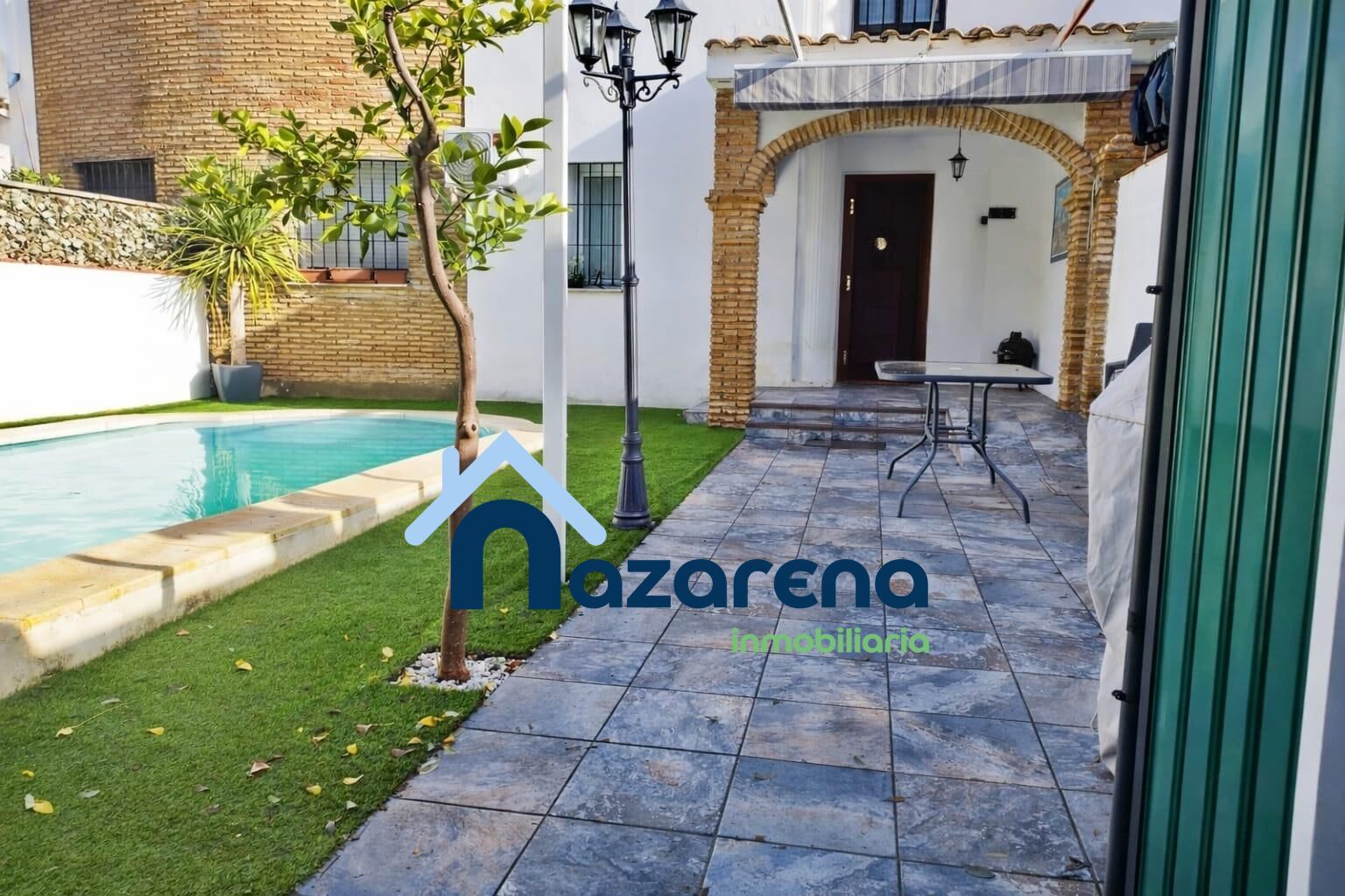 Jardí de Casa o xalet en venda en Dos Hermanas amb Aire condicionat, Jardí privat i Parquet