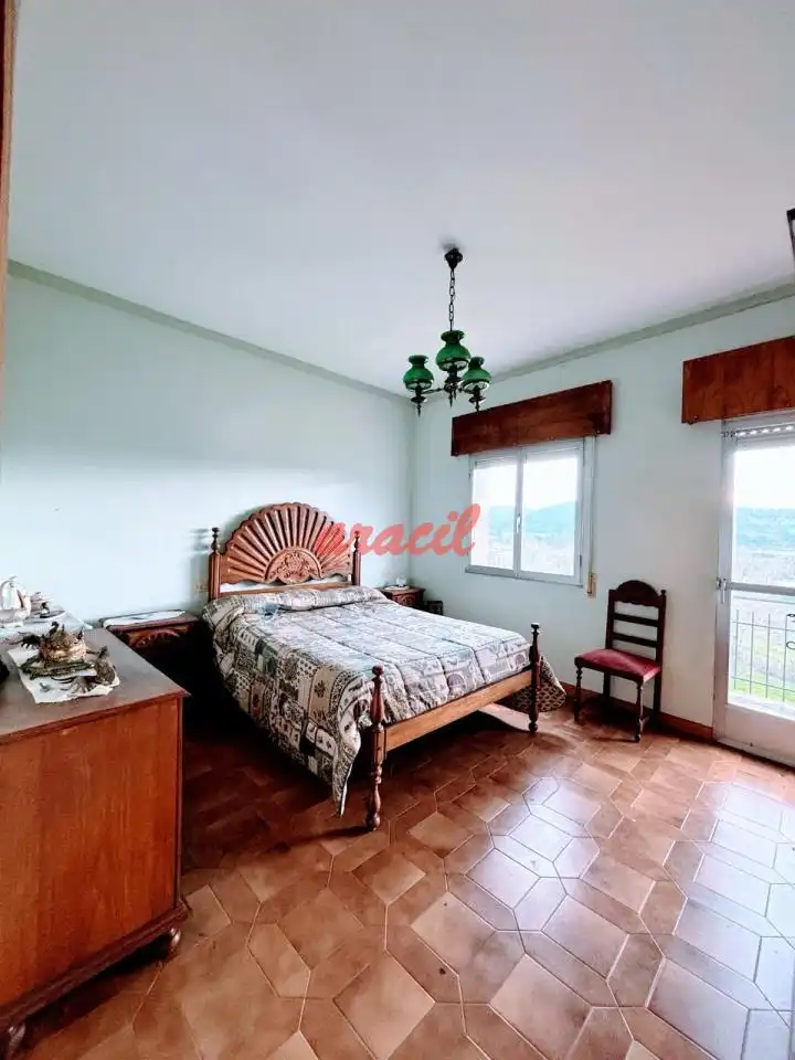Habitación de Casa o chalet en venta en Ourense Capital  con Calefacción, Jardín privado y Terraza