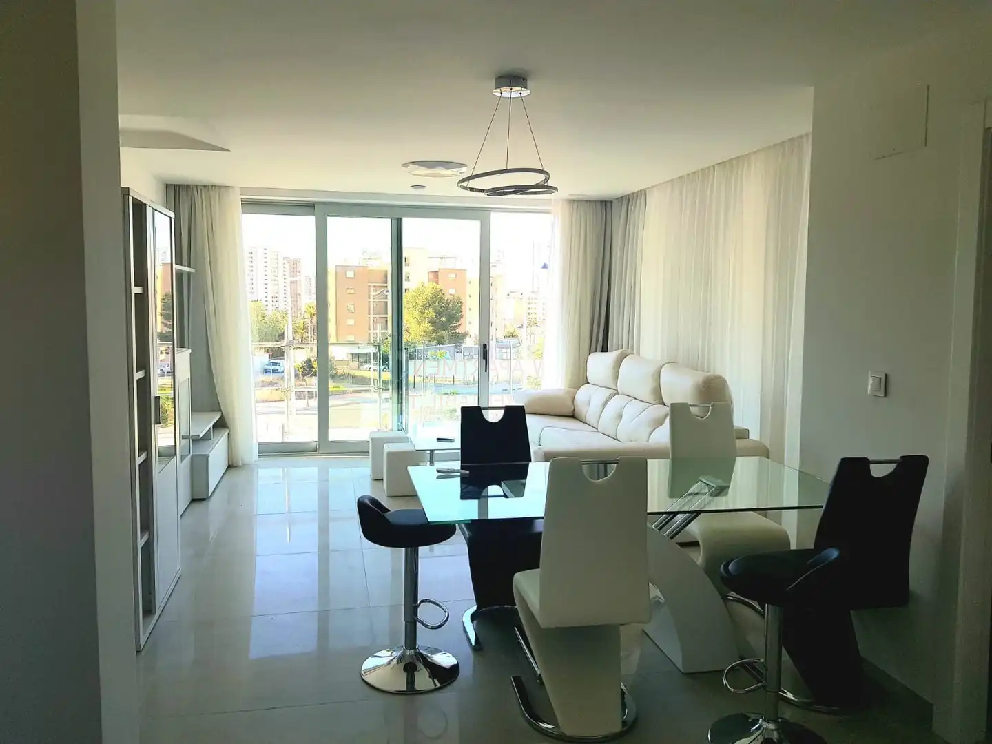Sala de estar de Apartamento en venta en Finestrat con Piscina comunitaria