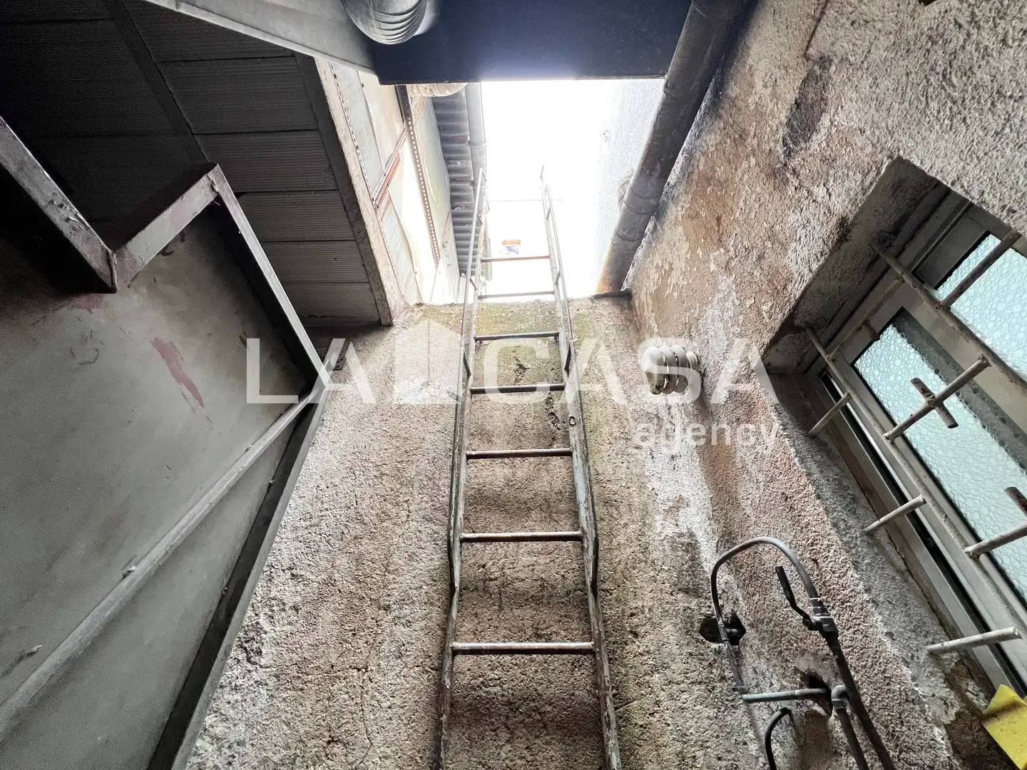 Terrassa de Nau industrial en venda en Artigues - Llefià