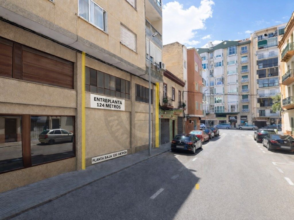 Vista exterior de Local en venda en Cáceres Capital