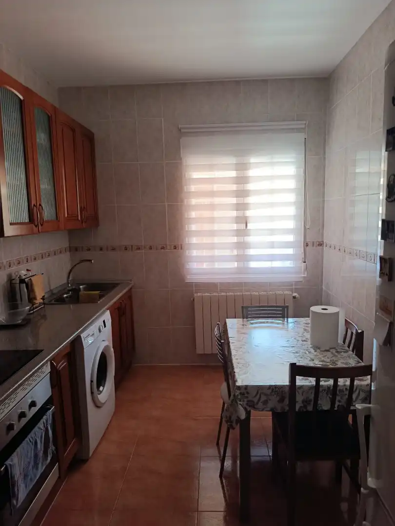 Cuina de Casa adosada en venda en Mota del Cuervo amb Calefacció, Terrassa i Moblat