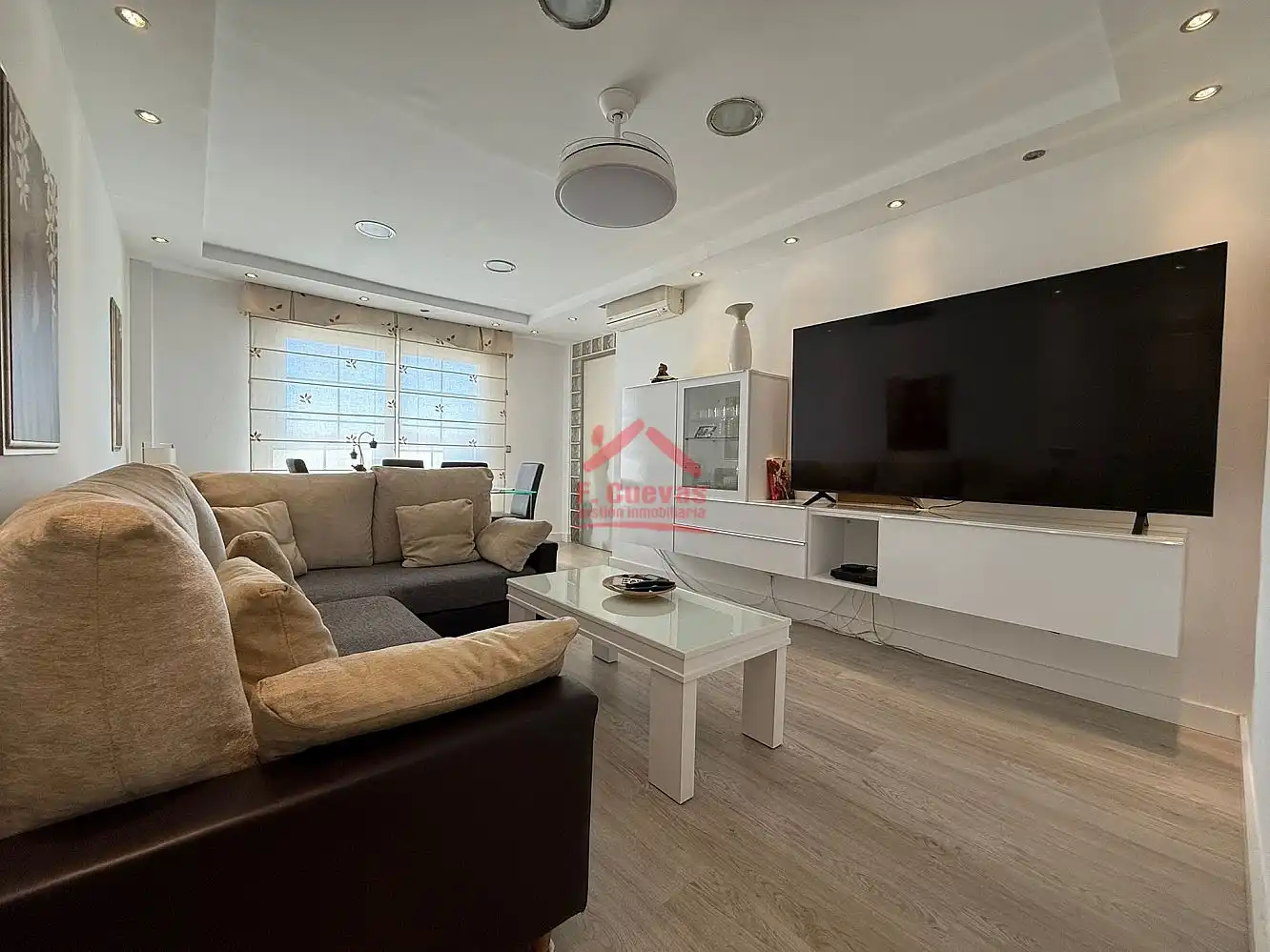 Sala d'estar de Apartament en venda en Vélez-Málaga amb Jardí privat, Terrassa i Piscina
