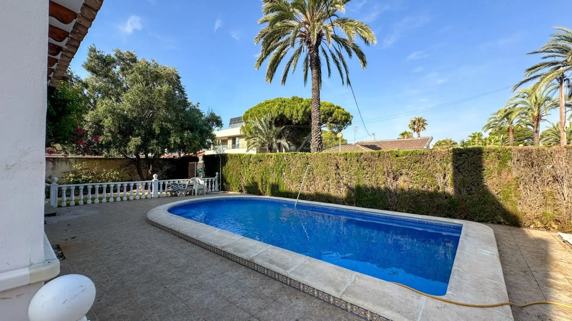 Piscina de Casa o xalet en venda en Orihuela amb Aire condicionat, Jardí privat i Terrassa