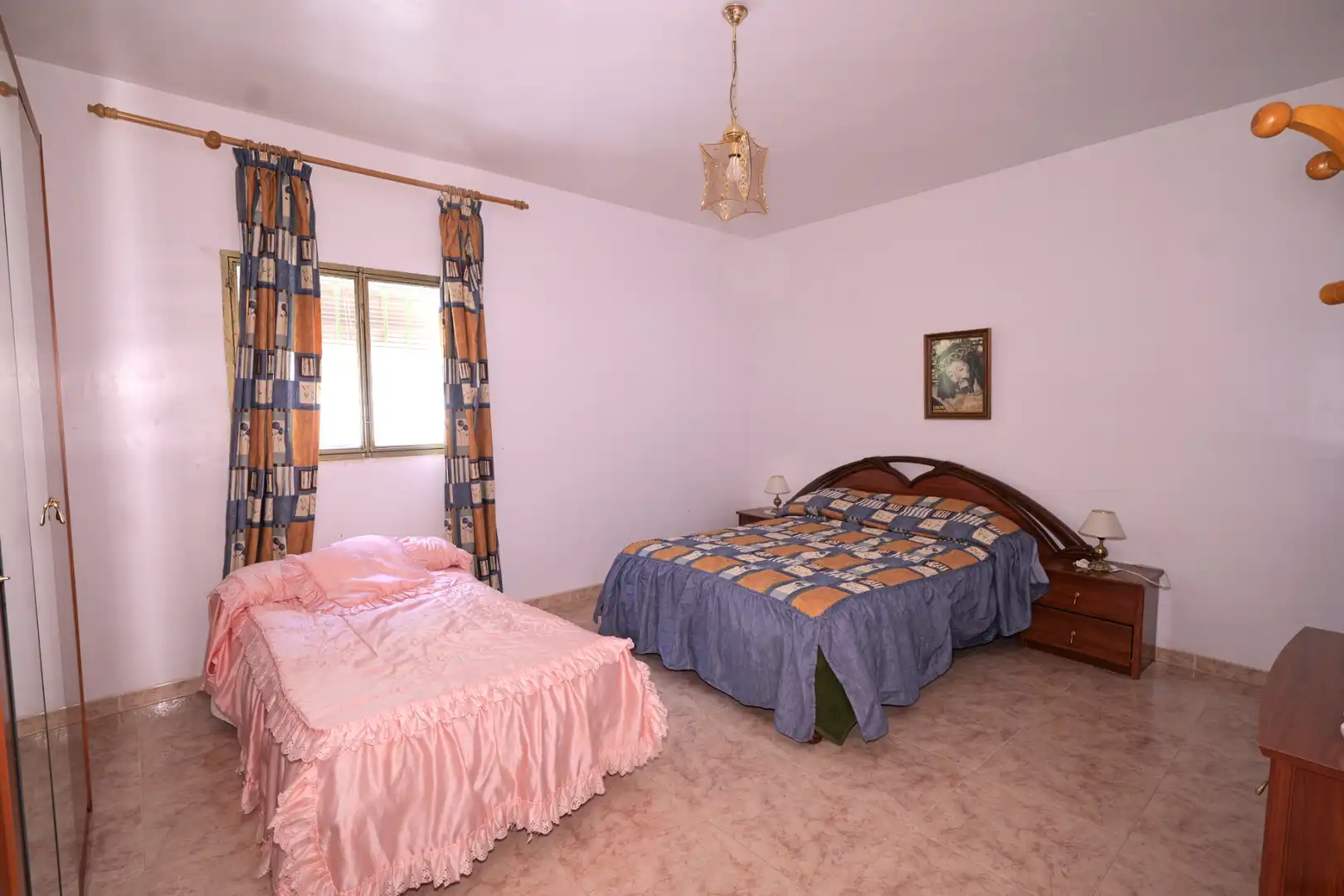 Dormitori de Casa o xalet en venda en Nevada amb Jardí privat, Terrassa i Moblat