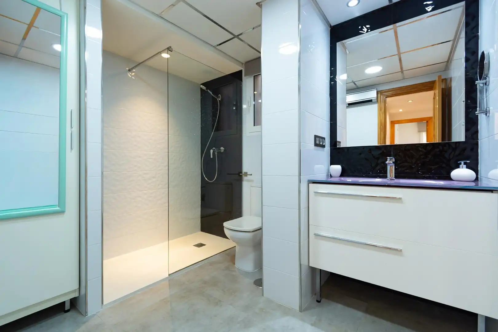 Baño de Piso en venta en Cartagena con Aire acondicionado, Trastero y Amueblado