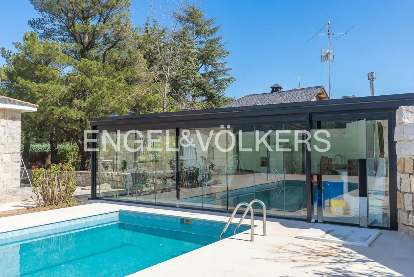 Piscina de Casa o chalet en venta en La Cabrera con Calefacción, Jardín privado y Piscina