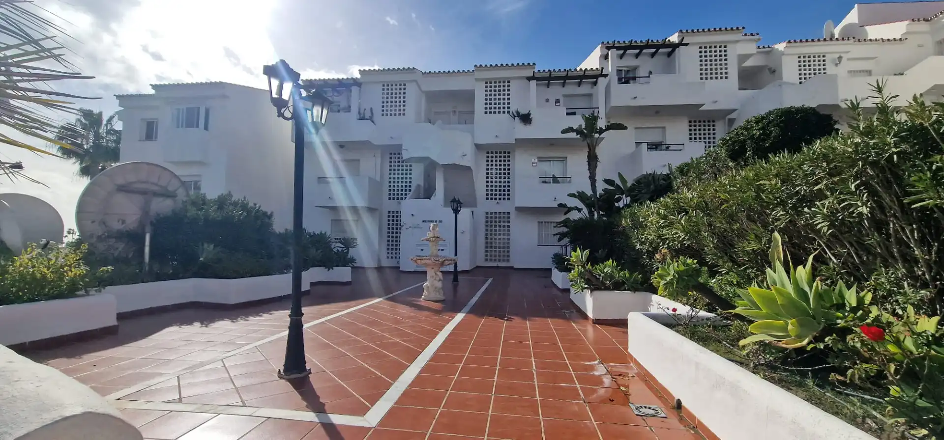 Vista exterior de Piso en venta en Estepona con Jardín privado, Terraza y Piscina