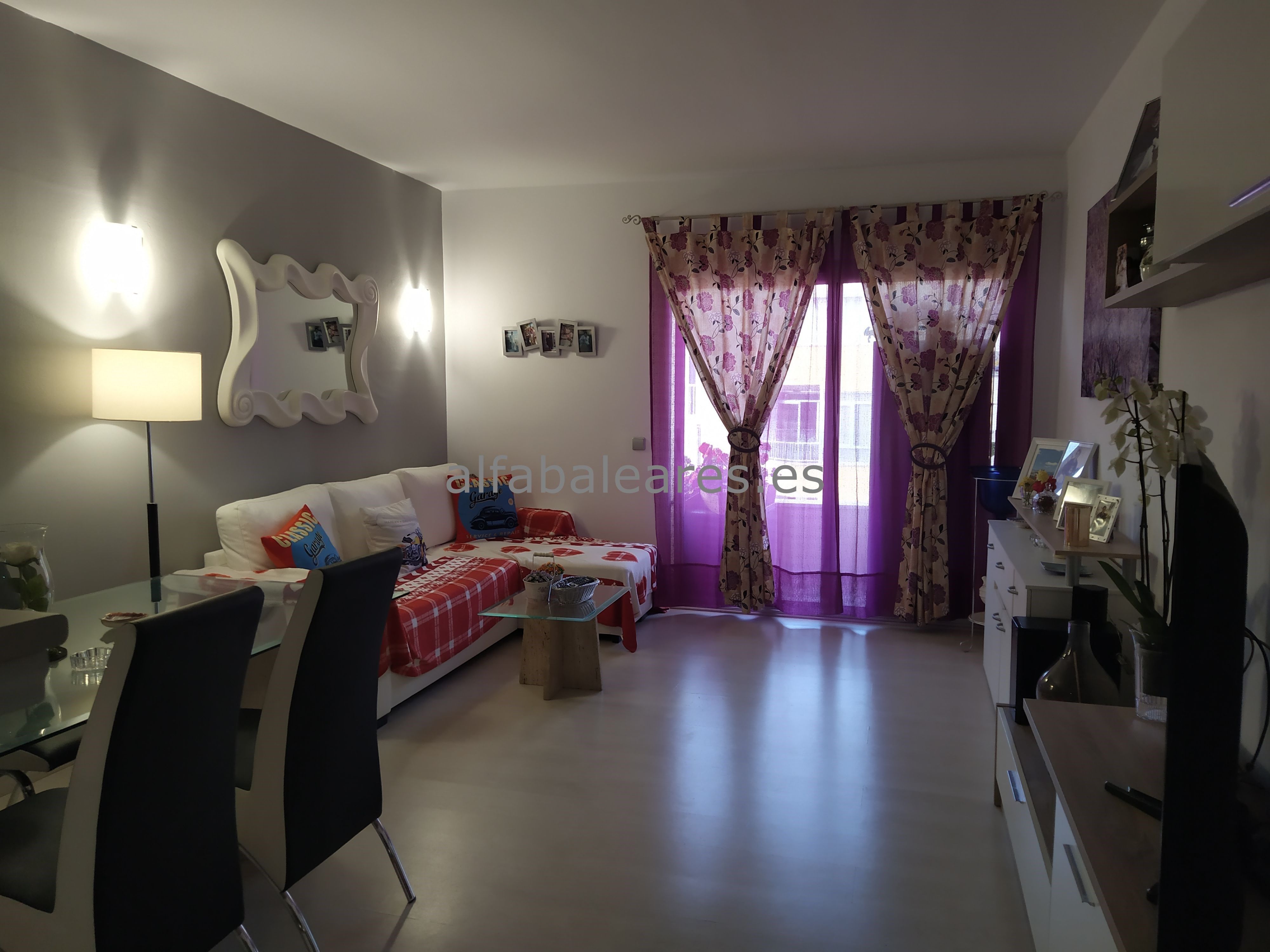 Living room of Flat for sale in Alcúdia  with Air Conditioner, Heating and Parquet flooring