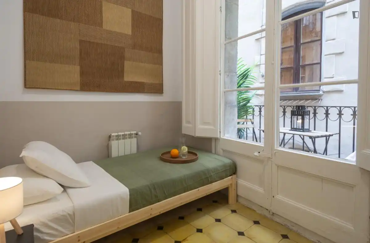 Dormitori de Apartament per a compartir en Barcelona amb Aire condicionat, Calefacció i Moblat