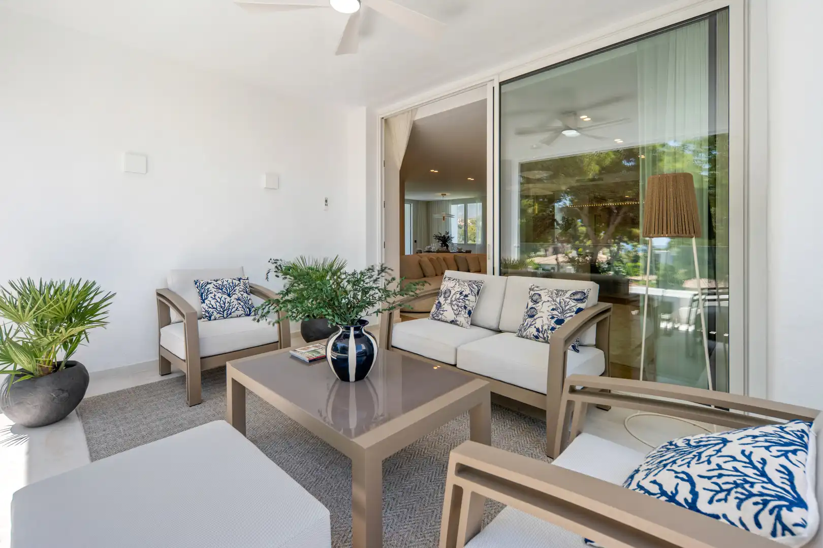 Terrasse von Dachboden zum Verkauf in Marbella mit Klimaanlage, Terrasse und Schwimmbad