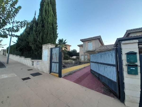 Casa adosada en Venta en Cm de la Paralela en La Guardia de Jaén