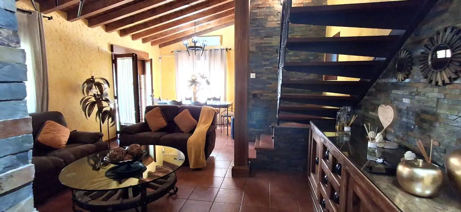 Sala d'estar de Casa o xalet en venda en Villanueva de Duero amb Calefacció, Jardí privat i Traster