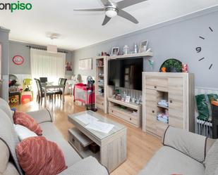 Sala d'estar de Casa adosada en venda en Maracena amb Terrassa