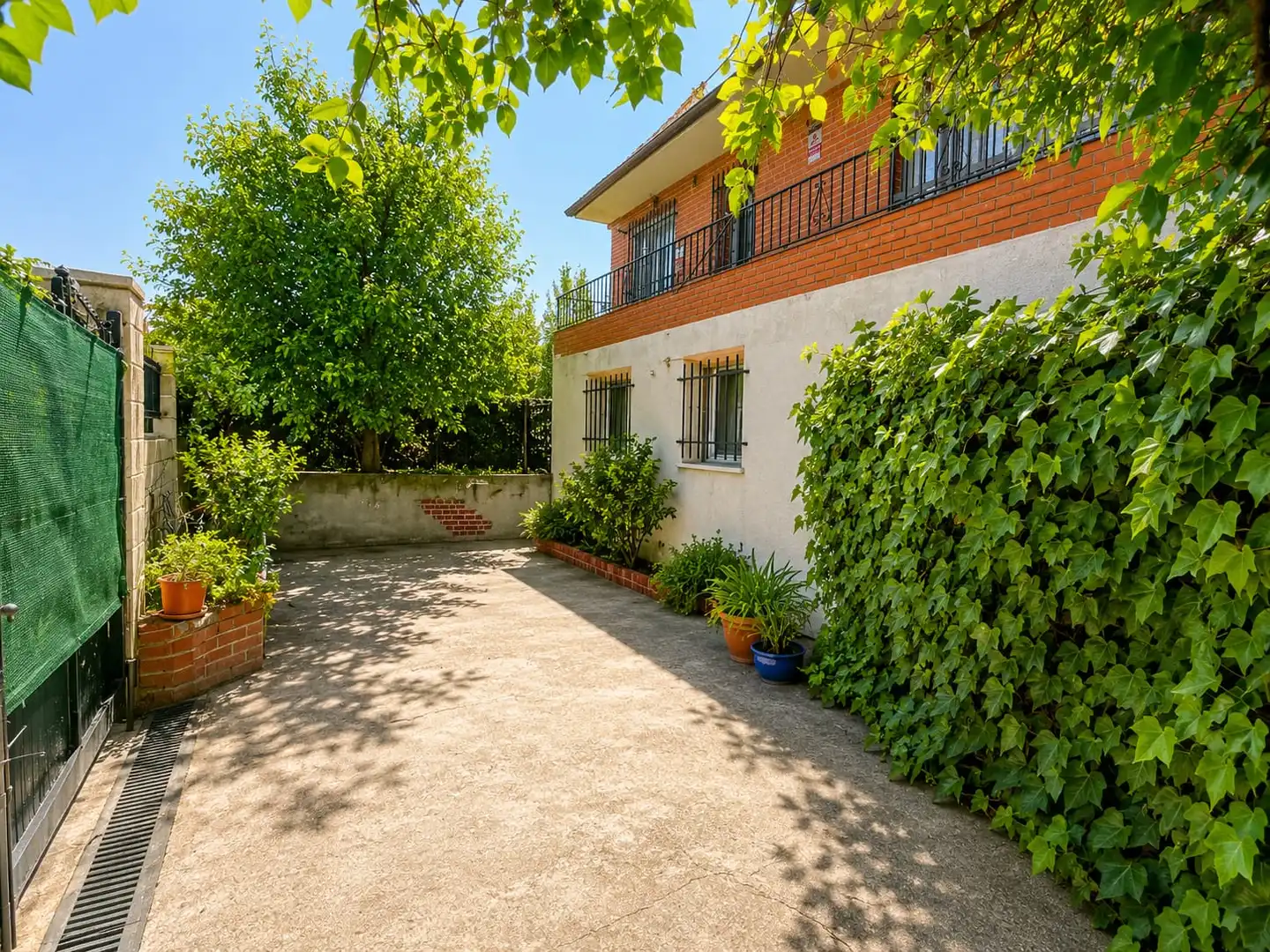 Exterior view of Houses for sale in Palomeque  with Private garden, Terrace and Storage room