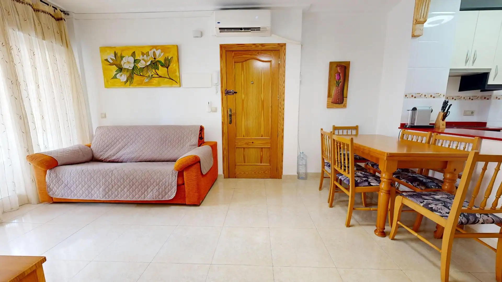 Sala de estar de Apartamento de alquiler en Torrevieja con Aire acondicionado, Amueblado y Balcón
