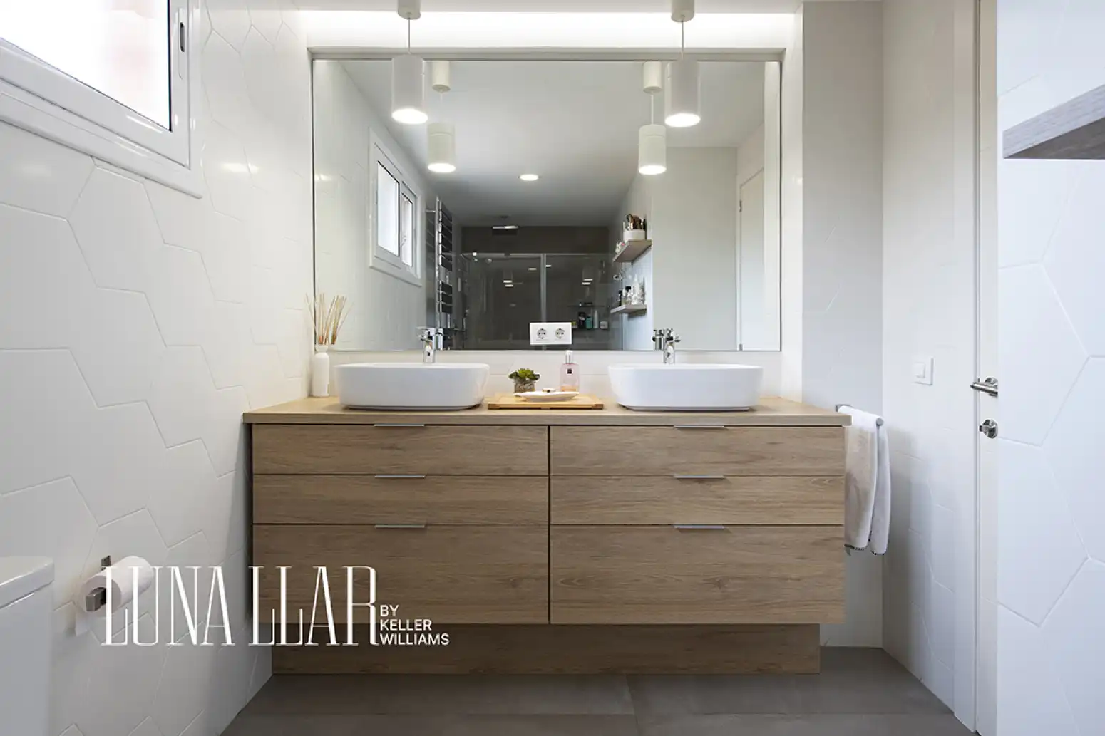 Bathroom of Houses for sale in Can Bou