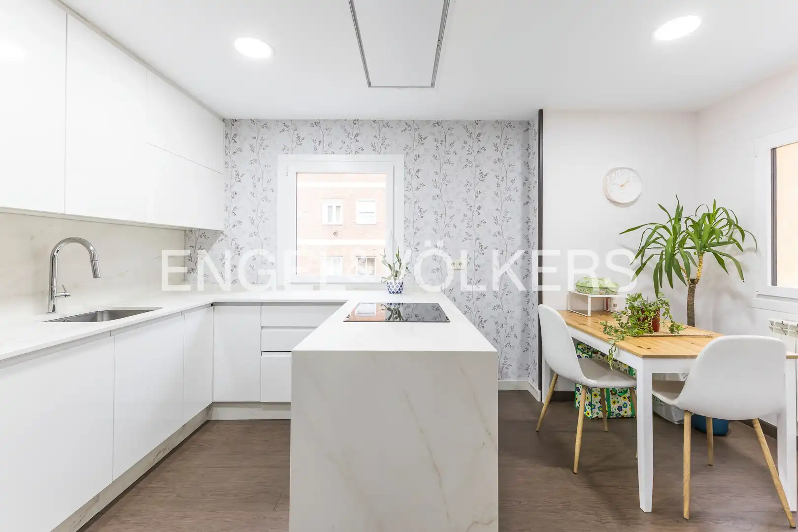 Küche von Wohnung zum Verkauf in Madrid mit Klimaanlage, Heizung und Privatgarten