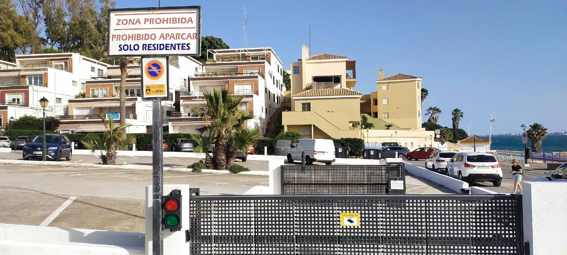 Vista exterior de Casa adosada en venda en El Puerto de Santa María amb Aire condicionat i Traster