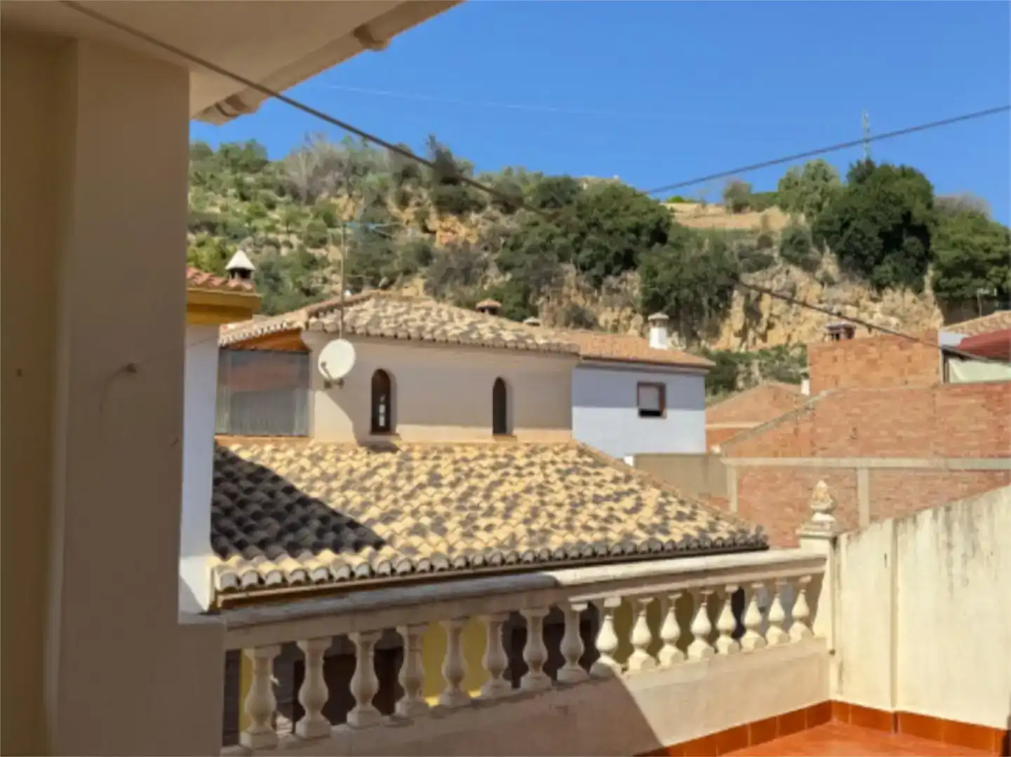 Vista exterior de Casa o xalet en venda en Albuñuelas amb Moblat i Balcó