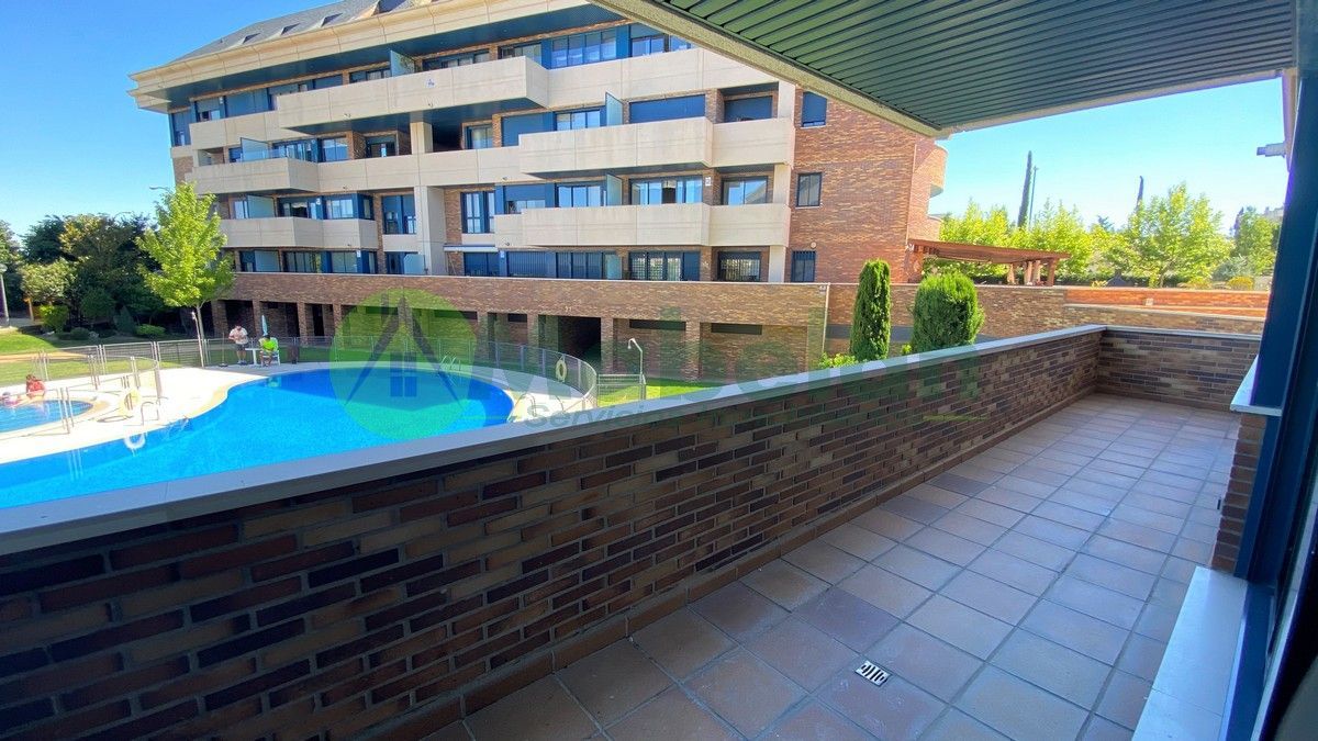 Swimming pool of Flat to rent in Majadahonda  with Air Conditioner, Heating and Terrace