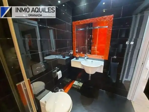 Badezimmer von Dachboden zur Miete in Granada mit Heizung, Terrasse und Balkon