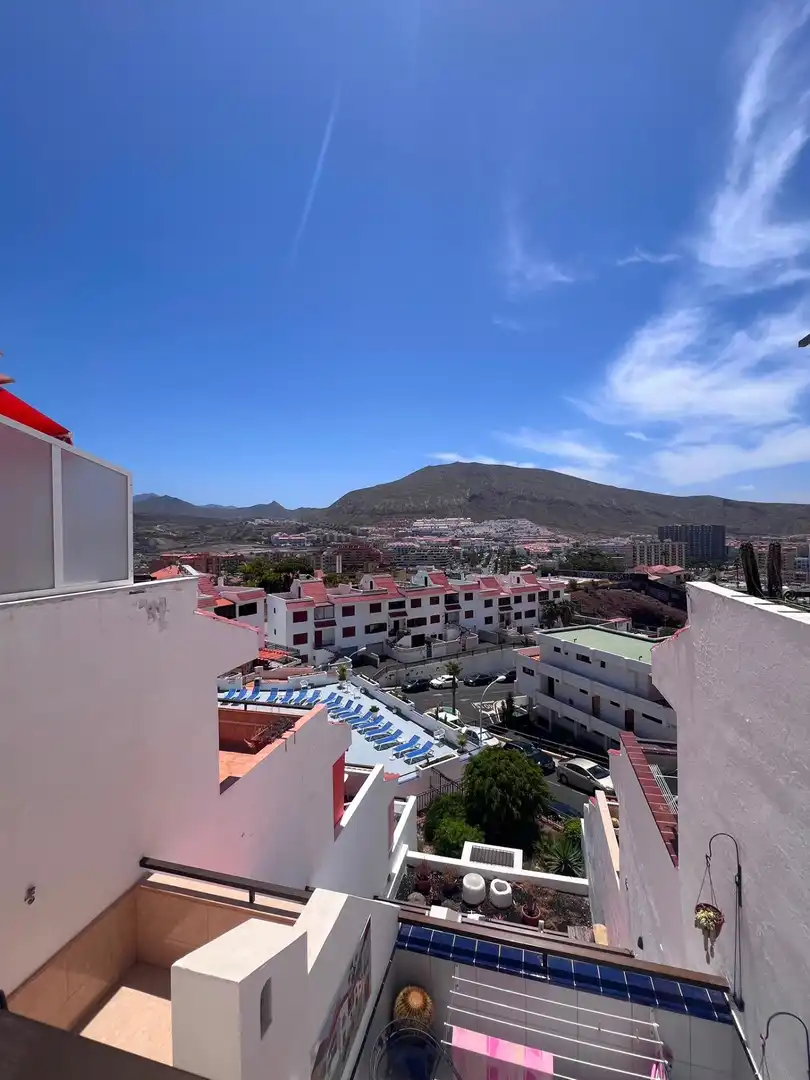 Vista exterior de Apartamento en venta en Arona con Terraza, Amueblado y Piscina comunitaria
